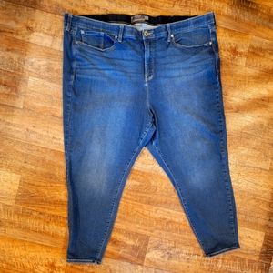 Torrid jeans 28R sky high skinny
